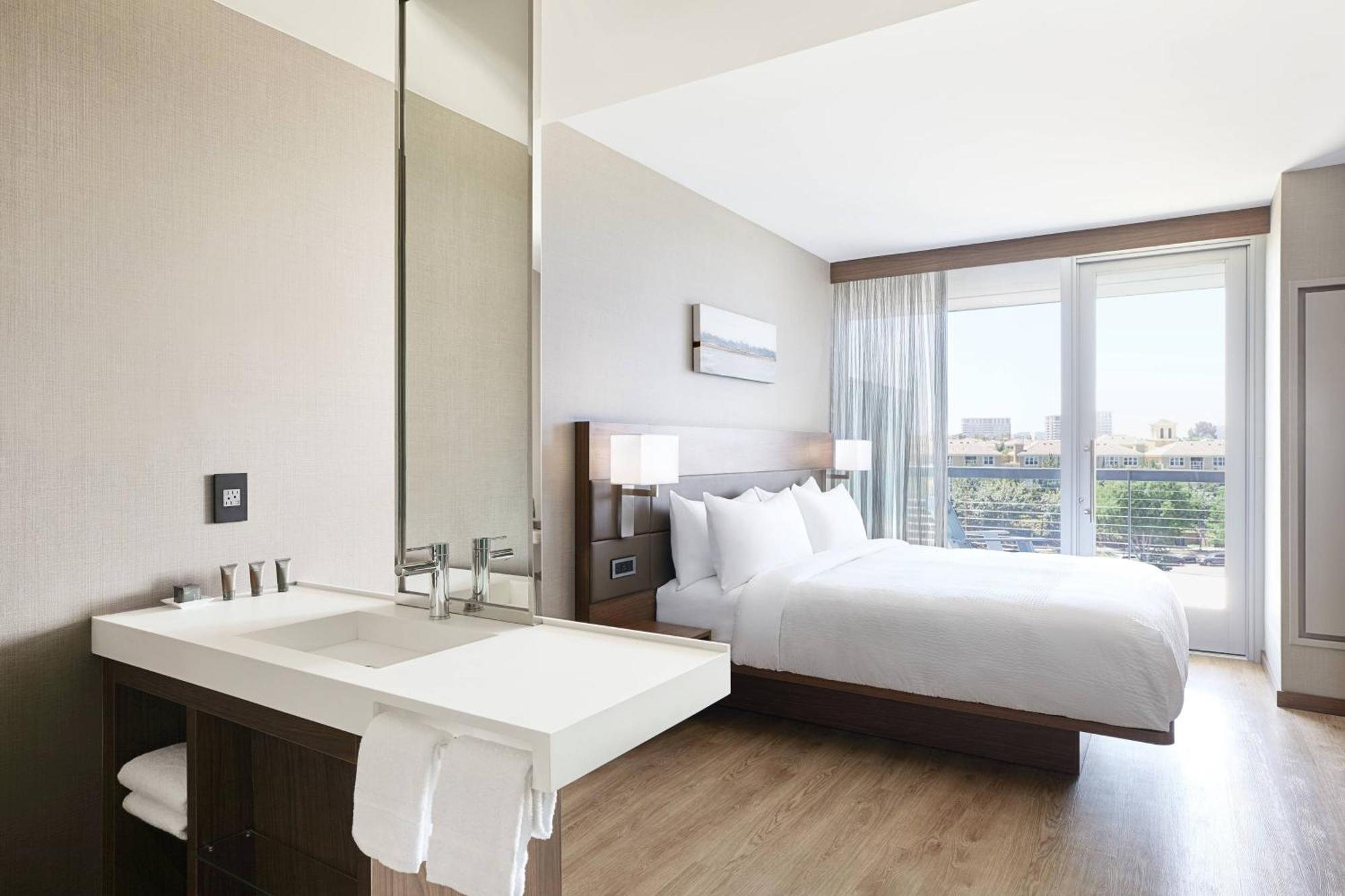 เอซี โฮเต็ล เออร์ไวน์ Hotel ภายนอก รูปภาพ