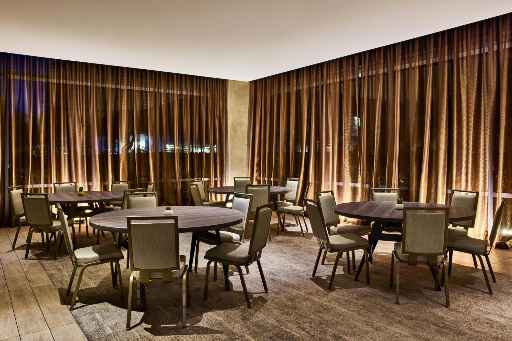 เอซี โฮเต็ล เออร์ไวน์ Hotel ภายนอก รูปภาพ